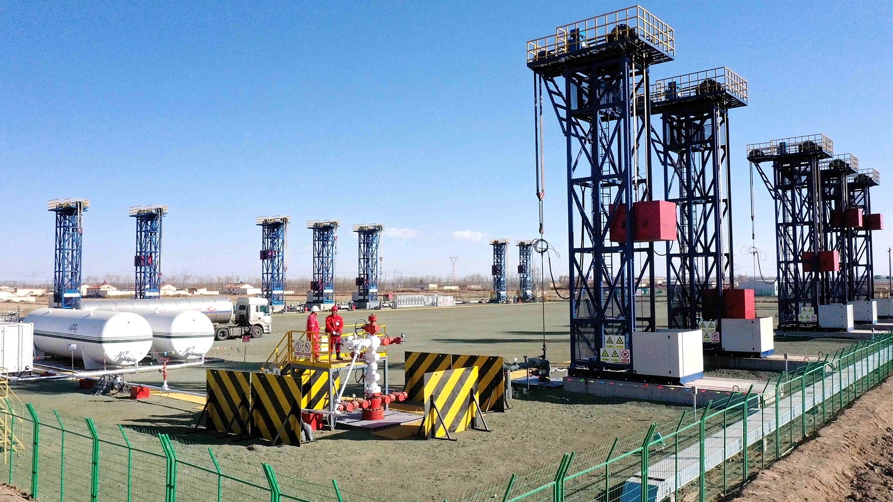 巴彦油田兴华1区块8号平台CCUS先导试验现场