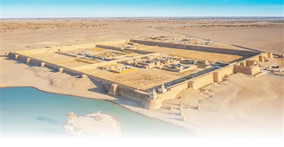 内蒙古额济纳旗的黑水城遗址。 杨 杰摄