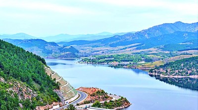 赤峰市宁城县紫蒙湖生态园林风光旖旎。张佳兴摄/光明图片