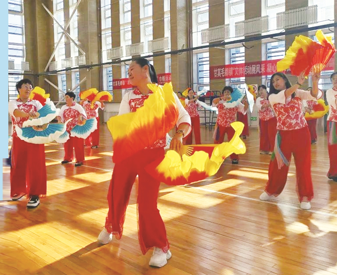 杭盖社区举办文艺汇演