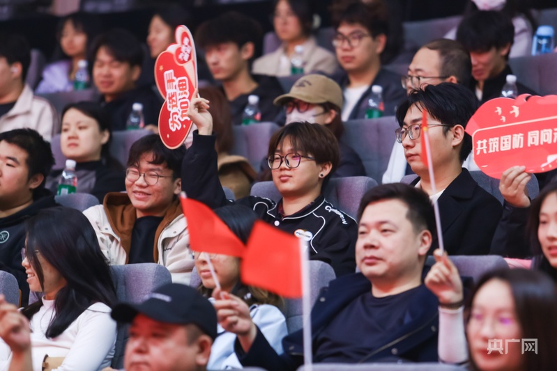 10月24日,内蒙古自治区“爱我国防”主题演讲大赛优秀作品展演暨颁奖礼现场(央广网记者 李春雪 摄)