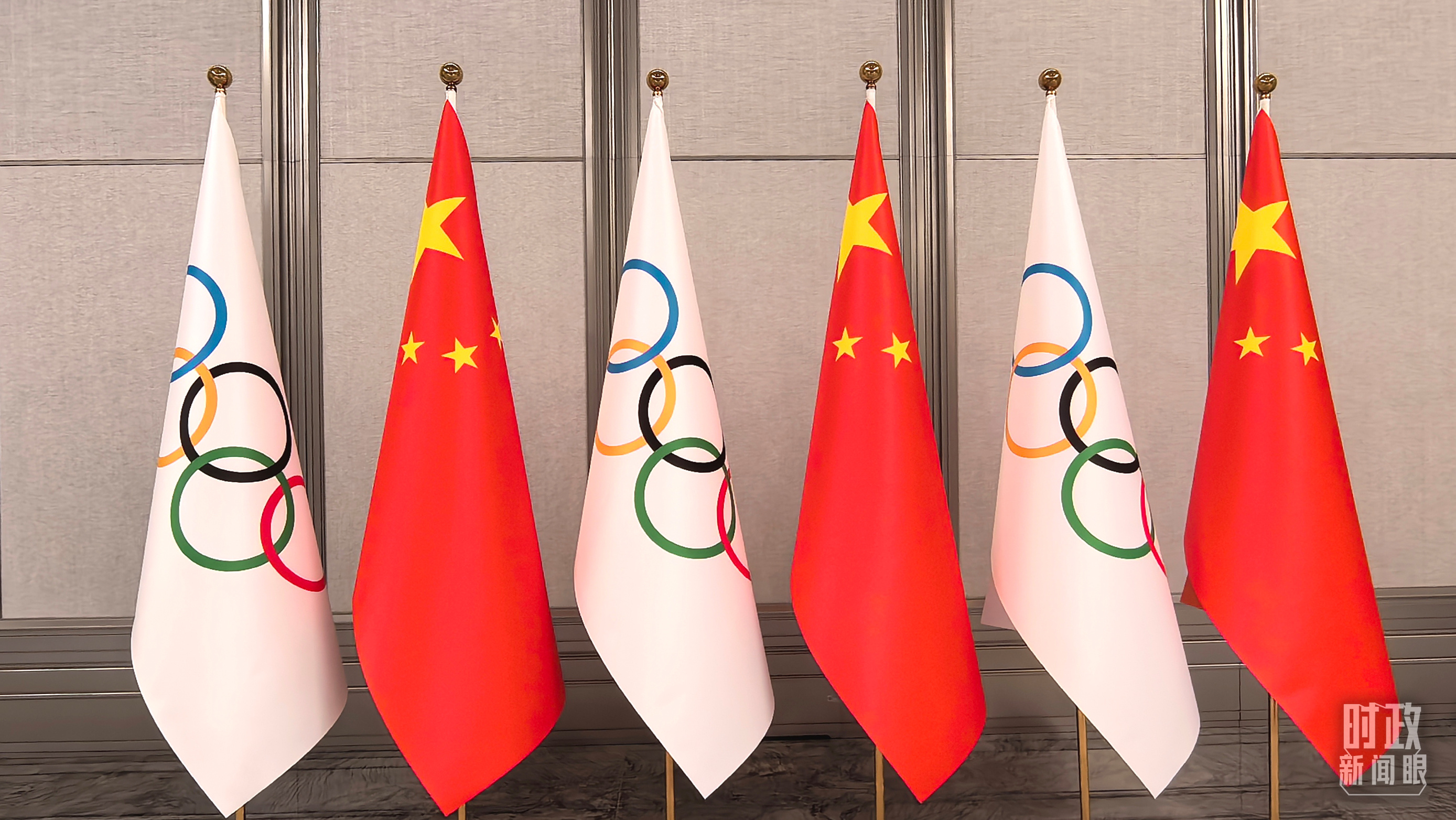 △会见现场的旗帜。(总台央视记者李增仁拍摄)