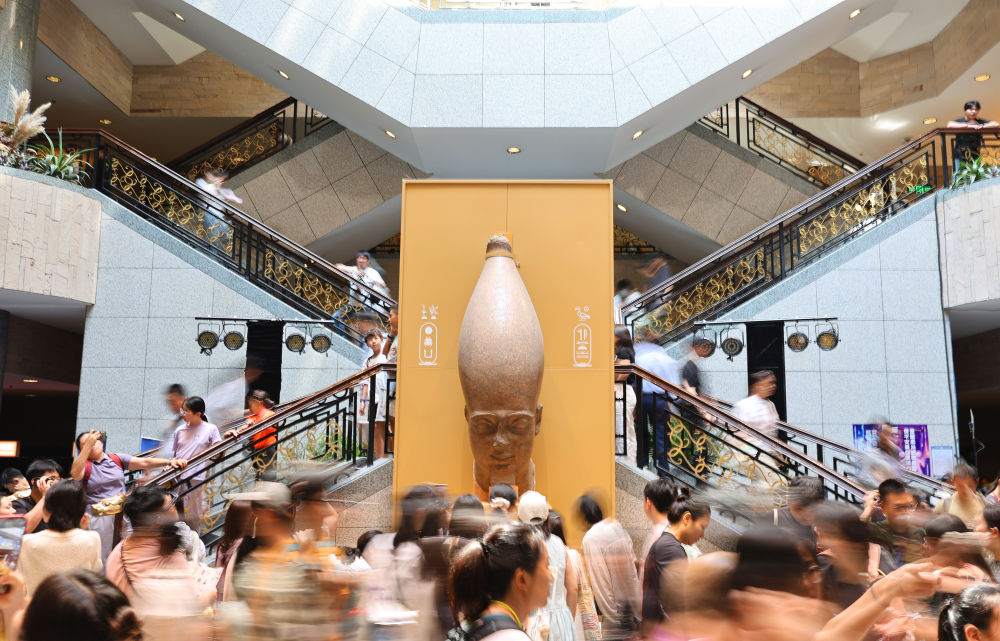 8月17日,持续13个月的“金字塔之巅:古埃及文明大展”在上海博物馆人民广场馆落下帷幕。新华社记者 方喆 摄