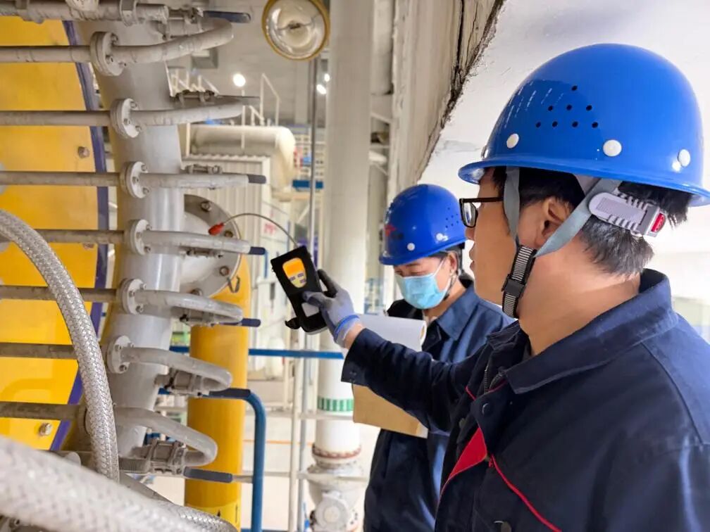 呼和浩特市住建部门和各供热企业全力以赴做好供热工作。 图片