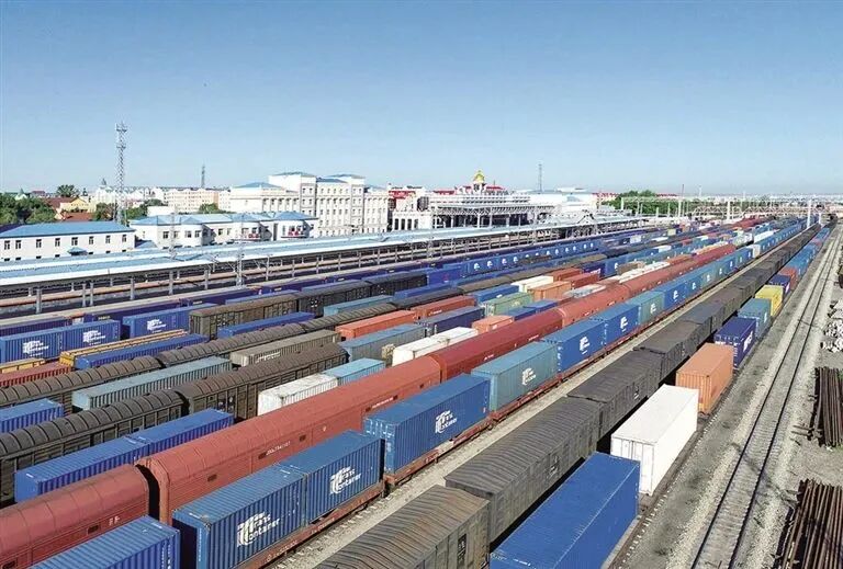 满洲里中俄跨境公铁联运。